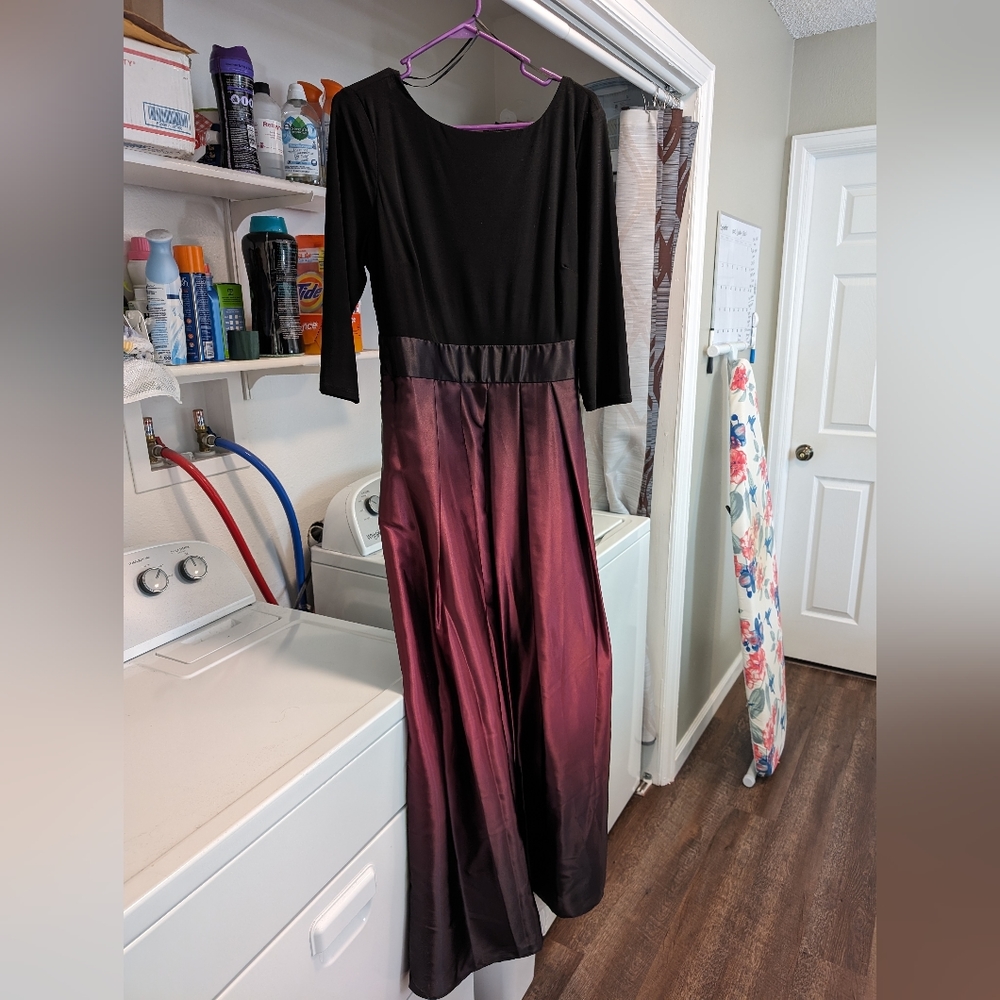 SLNY Gown Size 16 with pockets